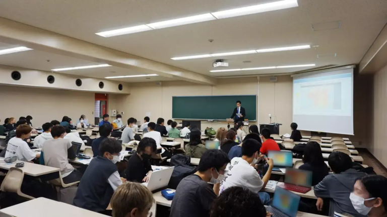 誠勝、奈良大学にてデジタルアーキビストの視点を教授する特別講義を実施